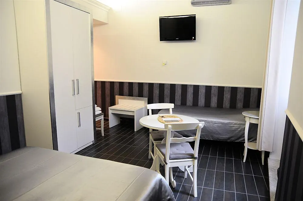 Five Rooms Rome Guesthouse