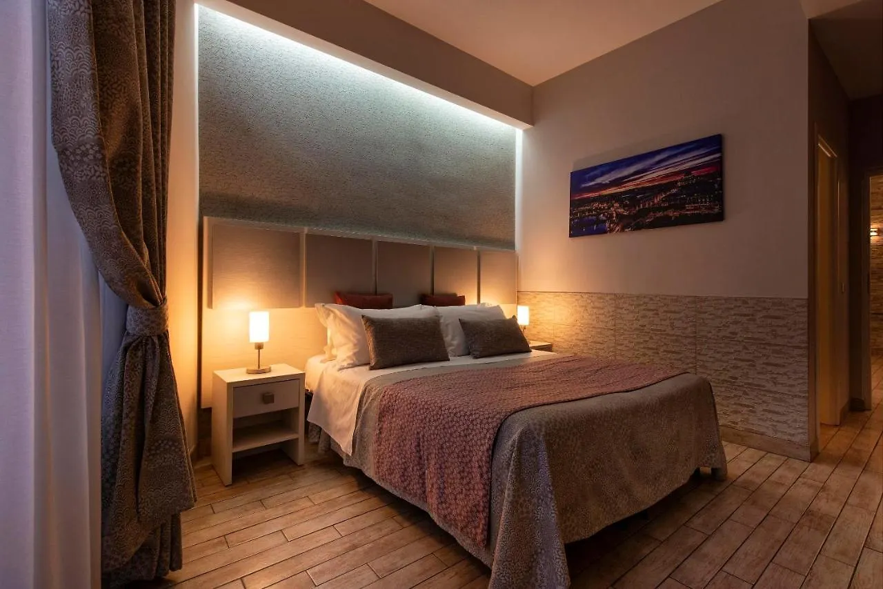 Five Rooms Rome Guesthouse Konukevi