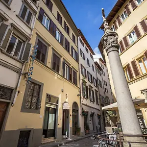 Ferretti 2*, Florencia Italia