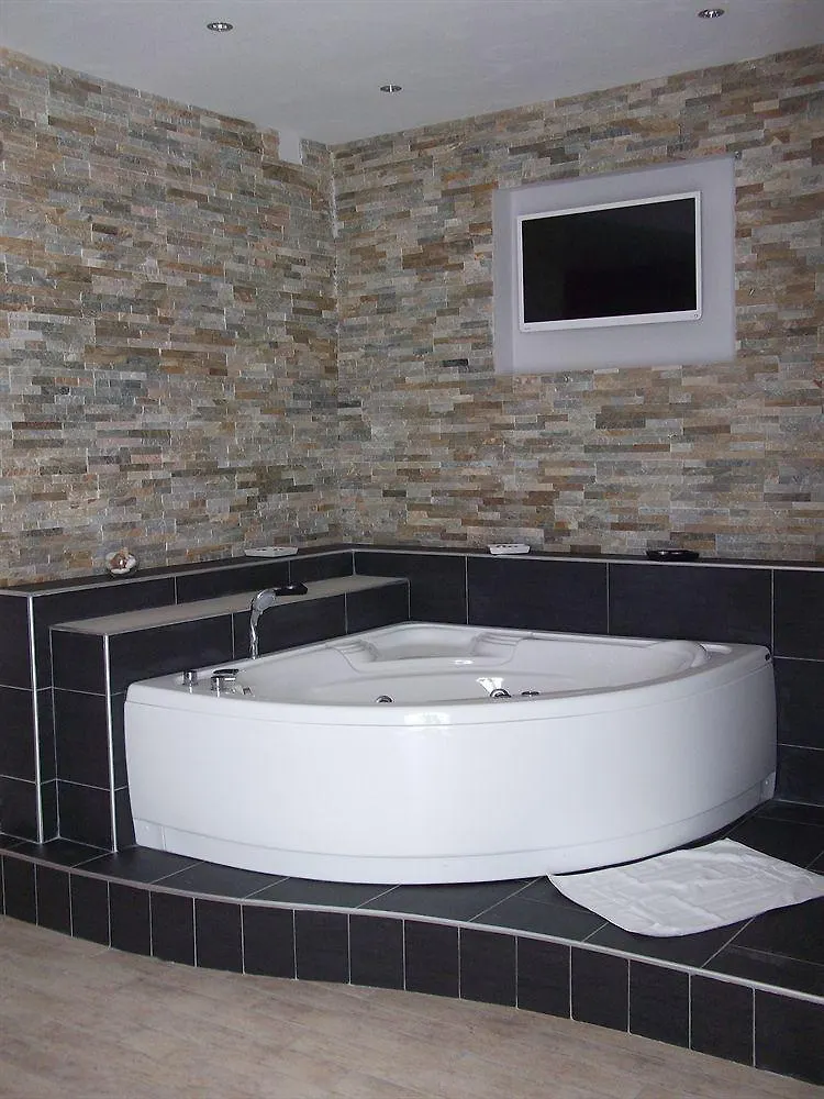 Five Rooms Rome Guesthouse 2*,  Ιταλία