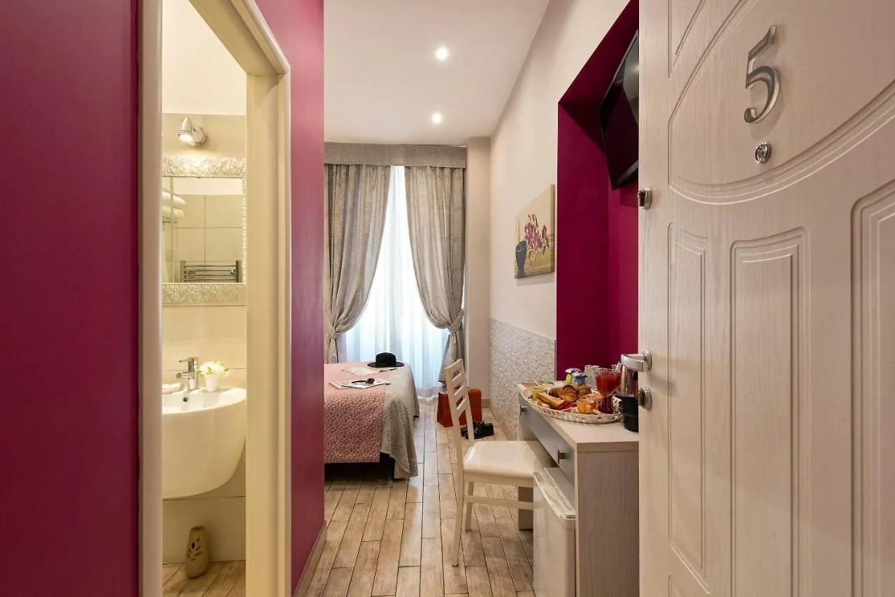Five Rooms Rome Guesthouse 2*,