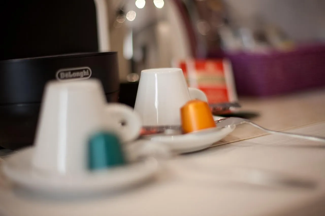 Five Rooms Rome Guesthouse بيت ضيافة