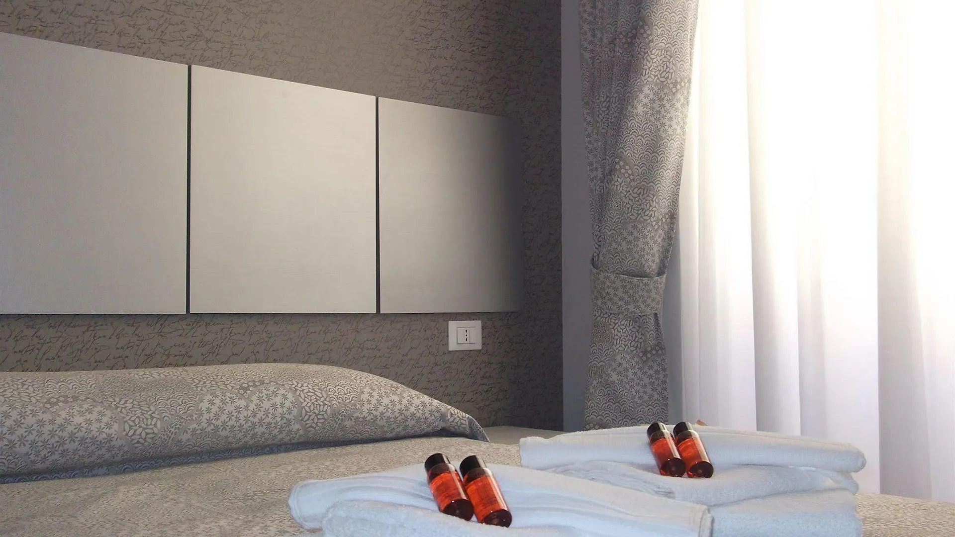 Five Rooms Rome Guesthouse بيت ضيافة